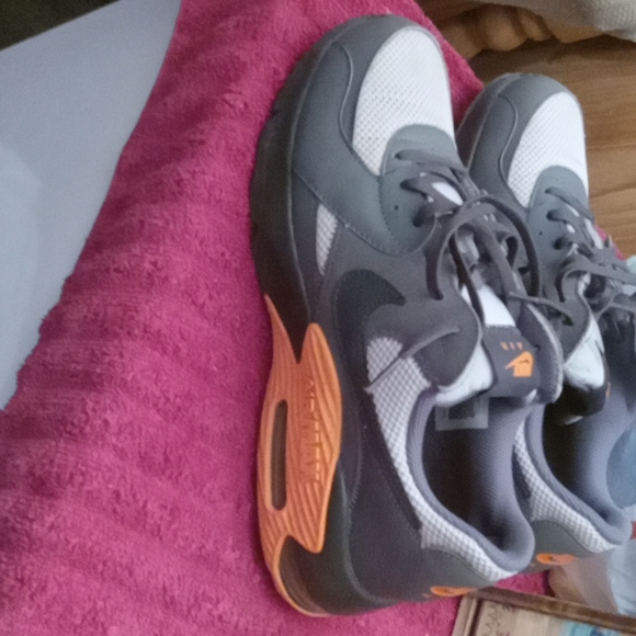 Nike shoes like brand new hardly worn size 10 1/2 men's - Picture 2 of 6